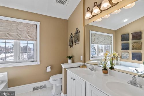 1583 Candace Ln, Yardley PA 19067-4484 exterior