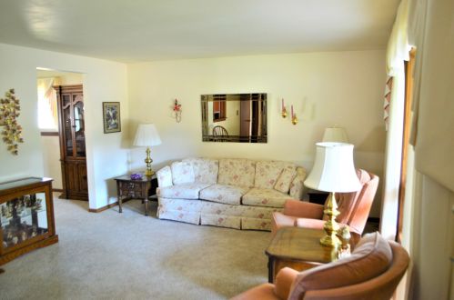 8732 33rd Ave, Kenosha, WI 53142-2558