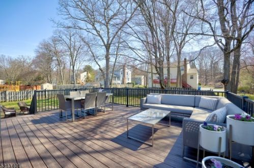 23 Bromleigh Way, Greystone Park NJ  07950-1624 exterior