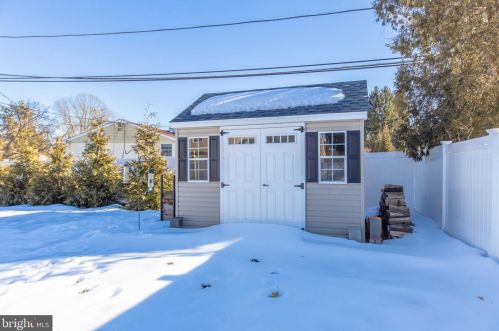 103 Dolington Rd, Yardley PA 19067-2621 exterior