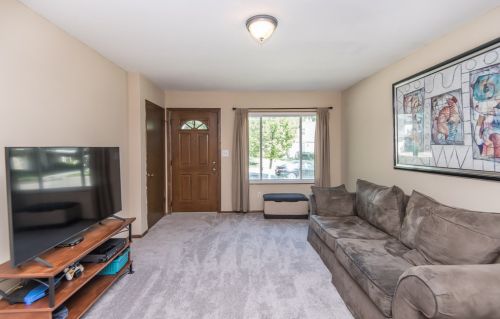 5237 8th St, Milwaukee, WI 53221-3623