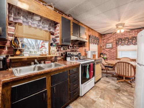 8090 Rdg Rd, Zanesville OH  43701-7869 exterior