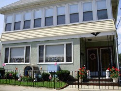 43 Hawthorn St, Newton, MA 02458-1216