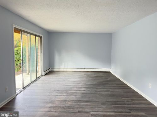 48 Garden View Ter, East Windsor NJ  08520-4608 exterior