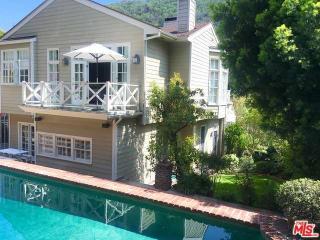 1401 Beverly Dr, Beverly Hills CA  90210-2311 exterior