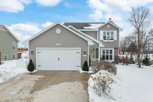 225 Jerome Dr, Twin Lakes, WI 53181-9152