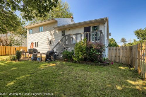 124 Statesir Pl, Tinton Falls NJ  07701-6143 exterior