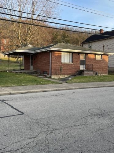 210 Water St, West Newton, PA 15089-1642