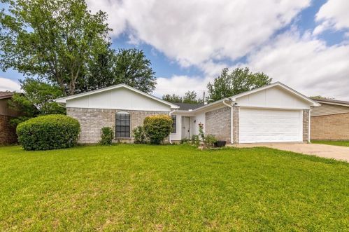 1237 Knowles Dr, Fort Worth, TX 76179-1025