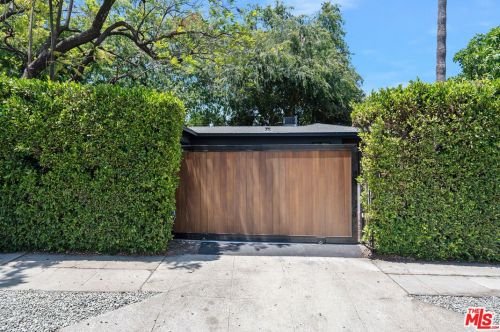 4257 Sepulveda Blvd, Van Nuys CA  91403-3802 exterior