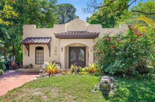 1152 Lagoon Rd, Tarpon Springs, FL 34689-9403