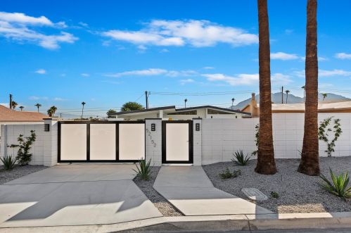 52152 Avenida Alvarado, La Quinta CA  92253-3229 exterior