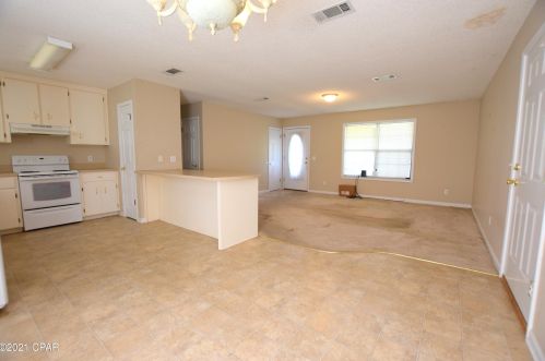 5372 Cooper St, Graceville, FL 32440-1933