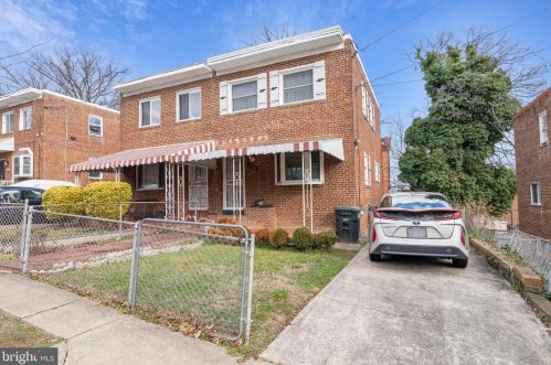 4334 Chaplin St, Washington, DC 20019-4219