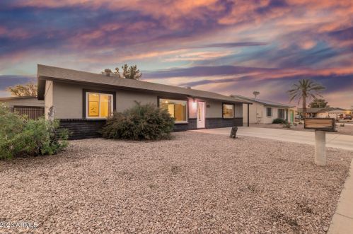 15604 59th Dr, Glendale, AZ 85306-2937