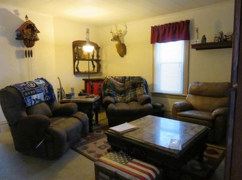 32 2nd Ave, Latrobe, PA 15650-1103