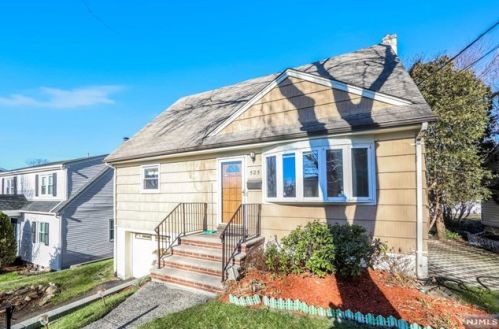 525 Oritani Pl, Teaneck NJ  07666-1637 exterior