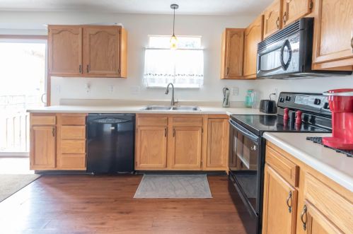 1074 Keny Blvd, London OH  43140-8417 exterior