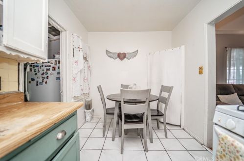 1818 Rose Ave, Compton CA  90221-1006 exterior