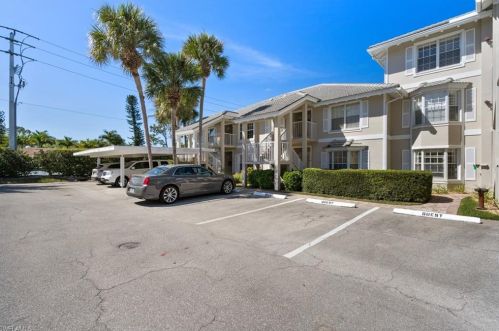 526 Sugar Pine Ln, Naples, FL 34108-2572