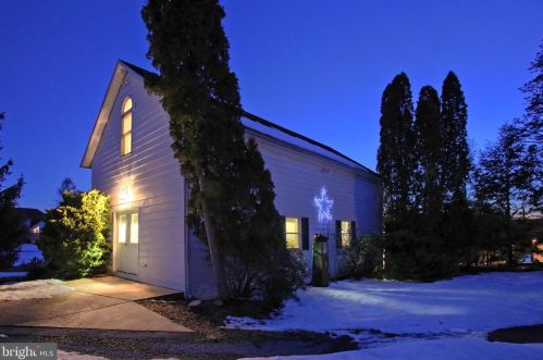 6411 Devonshire Hts Rd, Harrisburg PA 17111-4818 exterior