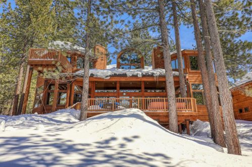 315 Skidder Trl, Truckee CA  96161-3930 exterior