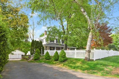 579 Bedford Rd, Pleasantville NY  10570-3348 exterior