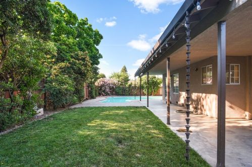 1840 Paddock Ln, Turlock CA  95382-2958 exterior