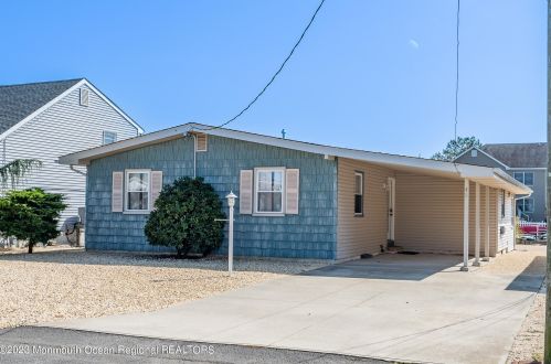 45 Lagoona Dr, Bricktown, NJ 08723-7642