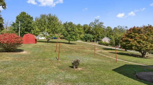 14 Pumpkin Center Rd, Finleyville, PA 15332-3108