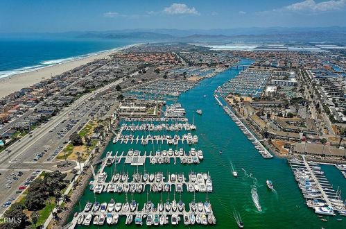 5239 Surfrider Way, Oxnard CA  93035-1070 exterior