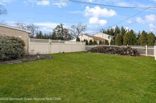 18 Hollywood Dr, Bricktown NJ  08723-3449 exterior
