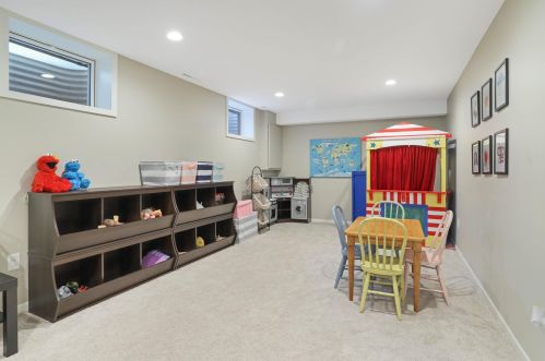 2600 Comstock Ln, Minneapolis MN 55447-1831 exterior