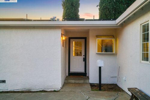 2954 Clearland Cir, West Pittsburg CA  94565-3243 exterior