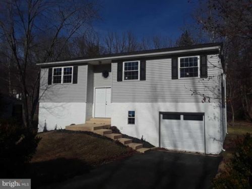 15 Glen Ridge Dr, Downingtown, PA 19335-1911