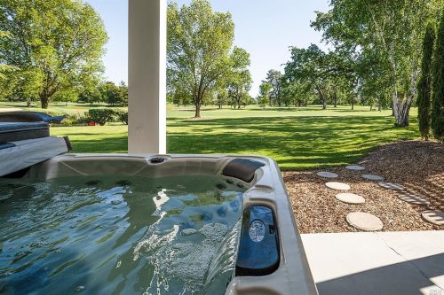 5196 Oak Meadow Dr, Santa Rosa, CA 95401-5519