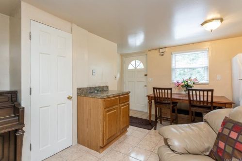 42 Lincoln Pl, White Plains NY  10603-2152 exterior