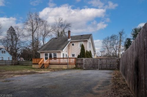 22 Valley Rd, Lincoln Park, NJ 07035-2423