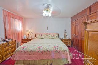 142 20th St, Brooklyn, NY 11232-1102