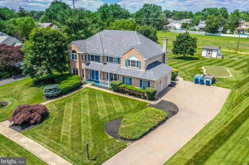 1980 Blue Fox Dr, Lansdale, PA 19446-5500