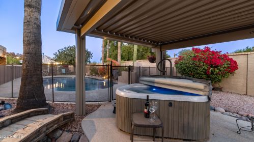 7386 Paradise Dr, Scottsdale AZ  85260-5435 exterior