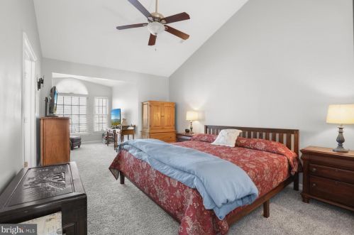 8806 Howland Pl, Bristow VA  20136-5708 exterior