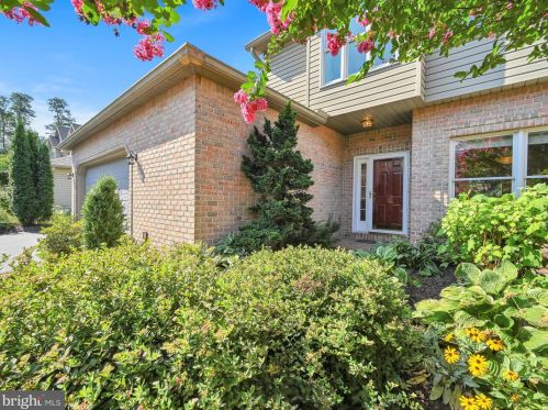 514 Bridgeview Dr, Lemoyne, PA 17043-1379