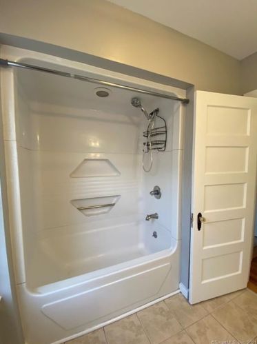 58 Grove St, Windsor Locks CT  06096-1828 exterior