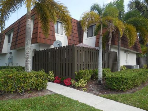 2221 White Pine Cir, West Palm Beach, FL 33415-5900