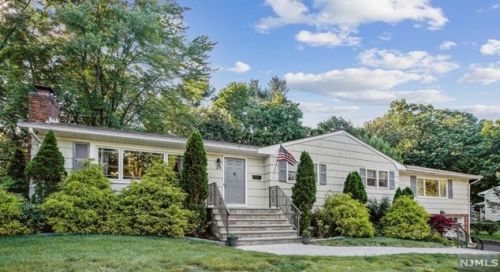 29 Harreton Rd, Allendale, NJ 07401-1317