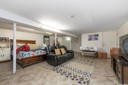 138 Gerhard Rd, Hicksville NY  11803-5513 exterior