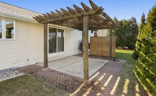1248 Deer Haven Dr, Menasha, WI 54952-9496