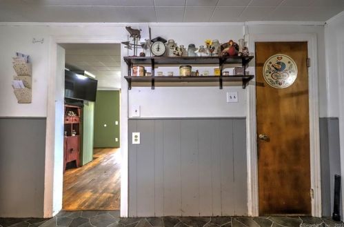 1 Hunters Ln, Ansonia CT  06401-2022 exterior