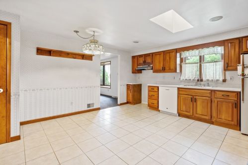 207 Hazel St, Zelienople PA  16063-1012 exterior